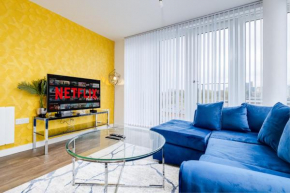 MAEVELA® - Lamborghini Themed Top Floor Penthouse Apt ✯ City Centre w/Juliet Balcony ☆ FREE PARKING → With 55 Inch Smart TV & Bedroom TV's, FREE NETFLIX & WIFI ✘